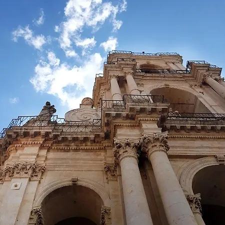 Casa Dei Giurati ベッド・アンド・ブレックファスト パラッツォーロ・アクレイデ
